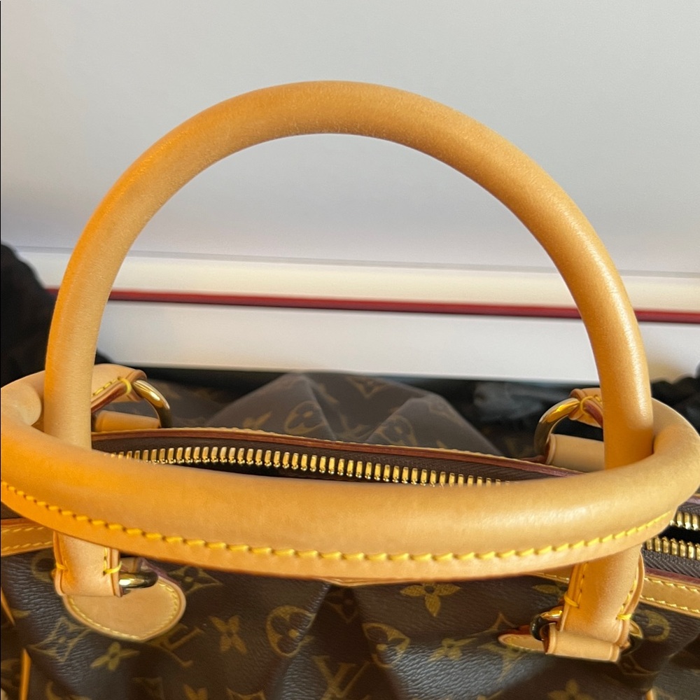 Louis Vuitton - Picture 4 of 11